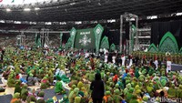 Jemaah Muslimat NU memadati Stadion Gelora Bung Karno, Jakarta, Minggu (27/1/2019).