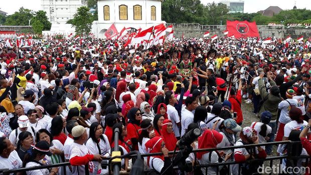 Suasana Flashmob Kebangsaan untuk NKRI di Solo. 