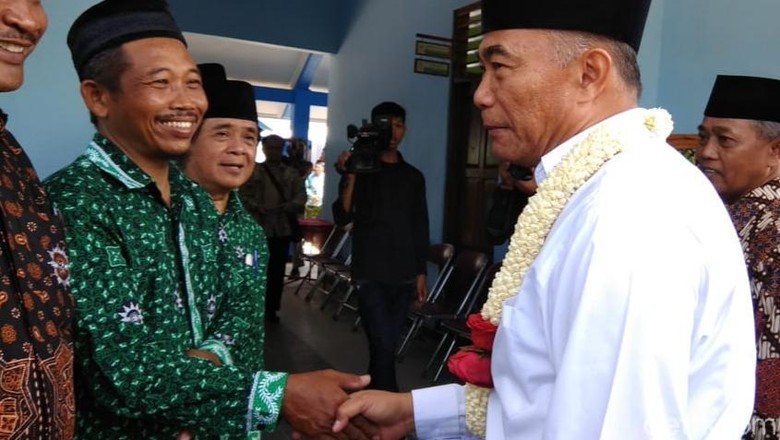 Mendikbud: Ditargetkan Tak ada Lagi Guru Hononer Pada 2023 Mendikbud: Ditargetkan Tak ada Lagi Guru Hononer Pada 2023