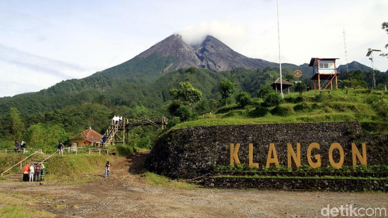 Gunung Merapi Keluarkan Awan Panas Lagi, Jarak Luncur 900 Meter Gunung Merapi Keluarkan Awan Panas Lagi, Jarak Luncur 900 Meter