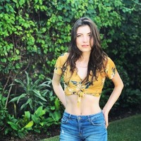 Namun, demonstrasi yang aneh itu tak membuatnya mendapatkan reaksi yang diharapkan. Are mendapatkan banyak kritikan atas pose tanpa busananya itu.