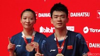 Zheng Siwei/Huang Yaqiong menjadi juara Indonesia Masters 2019.