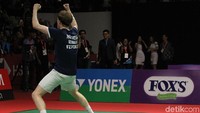 Anders Antonsen merayakan kemenangan.