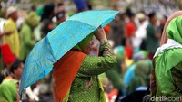 Hujan sempat mengguyur kawasan GBK. 
