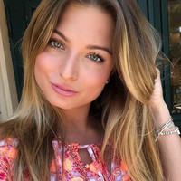 Sebelum berhasil keluar dari Barbados, Zara dan Elliot keburu ditangkap pihak berwajib di titik pengamanan bandara. (Foto: Instagram)