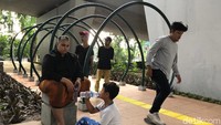 Penduduk Slipi senang dengan adanya Slipi Skatepark, karena mereka bisa kumpul sore-sore bareng teman dan keluarga.  Foto: Ayunda/detikHealth