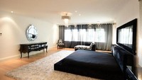 Tersedia lima kamar tidur di rumah ini. Dailymail/Benson Bunch Estate.