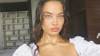 Dalam captionnya dia menulis Finding myself in Bali has been the best gift to the beginning of a new year (shaninamshaik/Instagram)  