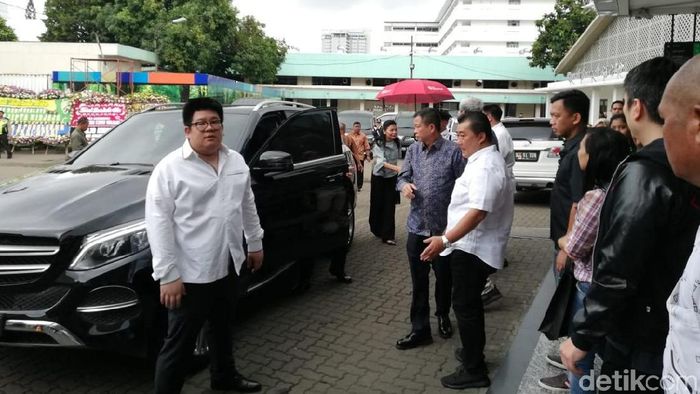 Menteri ESDM Ignasius Jonan melayat Eka Tjipta Widjaja/Foto: Saifan Zaking-detikFinance Menteri ESDM Ignasius Jonan melayat Eka Tjipta Widjaja/Foto: Saifan Zaking-detikFinance