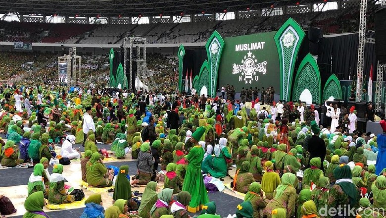 Tiba di Acara Harlah Ke-73 Muslimat NU, Jokowi Disambut Selawat Tiba di Acara Harlah Ke-73 Muslimat NU, Jokowi Disambut Selawat
