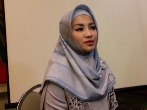 Umrah, Fitri Carlina Berdoa Dikaruniai Momongan