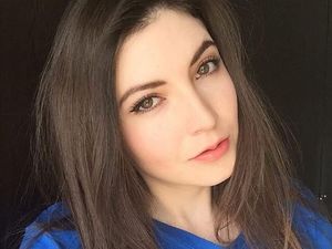 Model Cantik Jadi Kontroversi karena Pose Tanpa Busana di Gereja