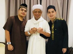 Pekik Takbir Sambut Ustaz Arifin Ilham yang Tiba di Az-Zikra