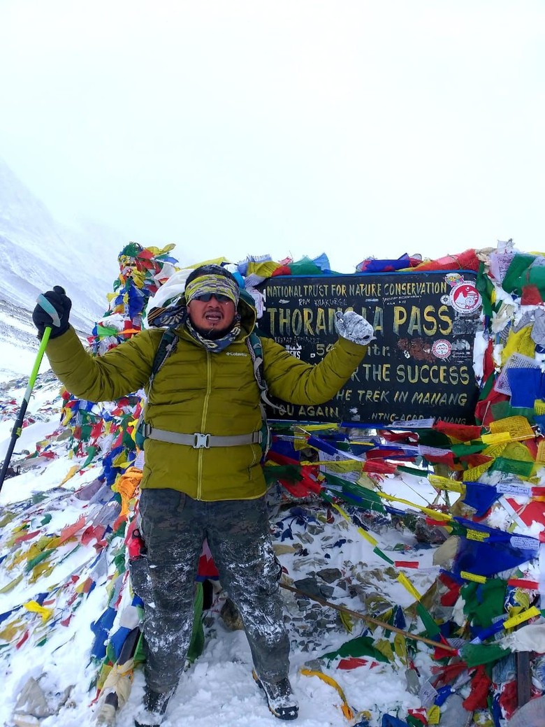 Simpatisan PPP Kibarkan Bendera Partai di Puncak Himalaya Simpatisan PPP Kibarkan Bendera Partai di Puncak Himalaya