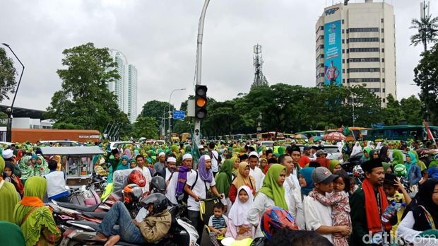 Peserta Harlah ke-73 Muslimat NU Bubar, Lalin Sekitar GBK Macet 