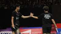 Seringnya kesalahan yang dibuat sendiri juga menjadi faktor kekalahan mereka. 