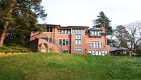 Rumah tersebut dilepas seharga 3,25 juta poundsterling atau setara Rp 60 miliar (kurs Rp 18.494 per poundsterling). Dailymail/Benson Bunch Estate.