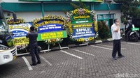 Gubernur Provinsi DKI Jakarta Anies Baswedan juga mengirimkan karangan bunga.