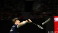 Antonsen mengalahkan Momota dengan skor 21-16, 14-21, 21-16. 