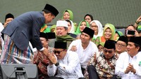 Jokowi tiba di lokasi acara sekitar pukul 07.20 WIB.