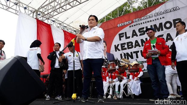 Ketua TKN Erick Thohir memberikan orasi.