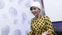 Usia agaknya tak mempengaruhi penampilan Yuni Shara. Dirinya tampak tampil semakin muda.  Foto: (Palevi/detikHOT)