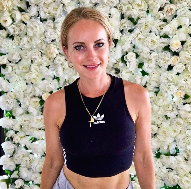 Sosialita asal New Zealand Michiah Simmons Villari bercerita betapa menderitanya hidupnya karena payudara palsunya. Michiah bahkan mengaku ingin mati karena kesakitan. Foto: dok. Instagram