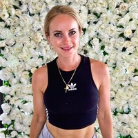 Sosialita asal New Zealand Michiah Simmons Villari bercerita betapa menderitanya hidupnya karena payudara palsunya. Michiah bahkan mengaku ingin mati karena kesakitan. Foto: dok. Instagram