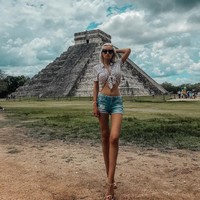 Julia pun membalas komentar netizen tersebut. Anoreksia adalah masalah psikologis jadi itu hanya terkait psikologis. Aku tidak menghukum diriku dengan makanan, aku tidak kelaparan, dan aku tidak jatuh pingsan. Kesehatanku juga baik. Jadi komentar-komentar dari orang yang bukan dokter ini tidak mengawatirkanku, tuturnya. Foto: Dok. Instagram @pink_huink