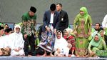 Berkopiah dan Sarung, Potret Jokowi di Harlah ke-73 Muslimat NU