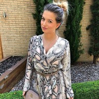 Ia mengatakan bahwa ia seperti dipenjara. Belum lagi dengan banyaknya aturan dan tekanan yang harus ditaati seperti harus selalu menggunakan bikini dan high heels.  Foto: dok. Instagram