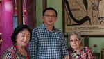 Momen Ahok Kunjungi Rumah Merry Hoegeng Bersama Ibunda