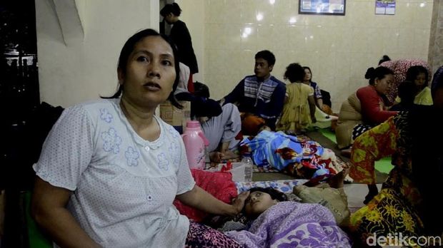 Istiqomah, salah seorang pengungsi banjir di Kota Pekalongan. 
