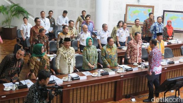 Rapat tersebut dihadiri sejumlah kepala daerah di Jabodetabek.