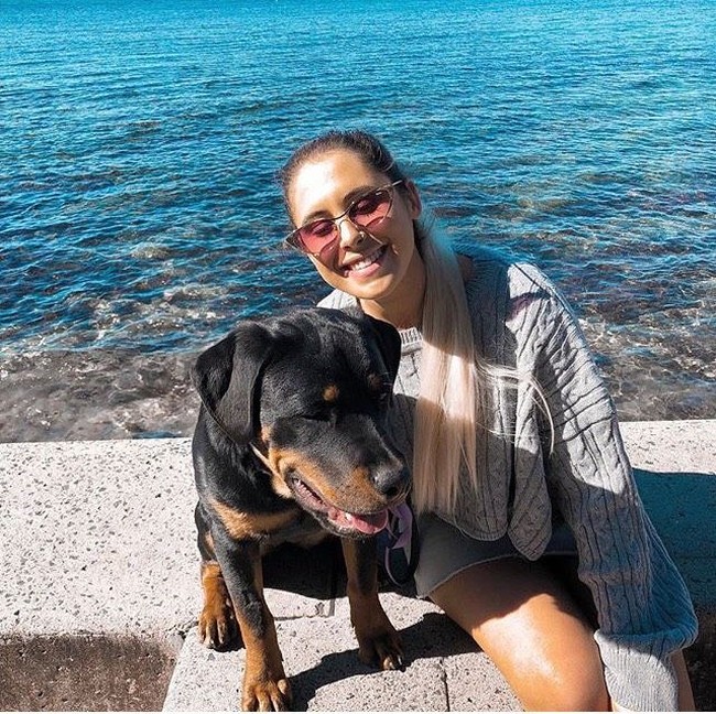 “Tubuh yang benar-benar halus hampir tidak mungkin diperoleh dan bukan representasi dari kecantikanmu,” pungkasnya. (Foto: Instagram/@ariellanyssa)