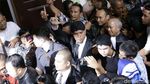 Ahmad Dhani Terus Acungkan Salam Dua Jari usai Divonis 1,5 Tahun Penjara