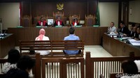 Ia memberi keterangan bersama petugas keamanan RS Siloam, Charli Paris Hutagaol dengan terdakwa mantan bos Lippo Group, Eddy Sindoro.