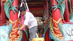 Bersih-bersih Vihara Jelang Imlek