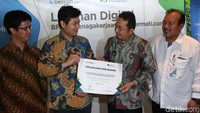 Mulai hari ini, para pekerja di Indonesia bisa mendaftarkan diri menjadi peserta Badan Penyelenggara Jaminan Sosial melalui situs produk finansial, Cermati.com.