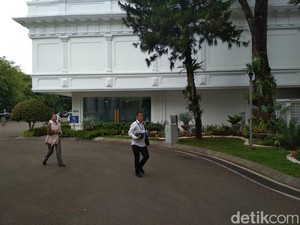 Darmin, Rini, hingga Bos Pertamina Merapat ke Istana Bahas BBM