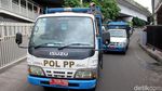 Aksi Satpol PP Tertibkan PKL Bandel di Tanah Abang