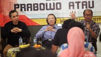 Diskusi ini karena ramainya berita tentang pernyataan Ketua Umum Partai Gerindra, Prabowo Subianto mengenai tudingang adanya media massa di Indonesia memanipulasi demokrasi karena tidak berimbang dalam memberitakan aksi reuni 212.