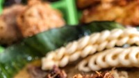 Kerupuk kanji, kerupuk rambak atau kerupuk bawang jadi pelengkap nasi pindang yang pas. Apalagi ditambag taburan bawang goreng melimpah. Foto: Instagram @sanhesti