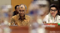 Para pejabat KPK nampak mendatangi gedung DPR di Kompleks Parlemen, Senayan, Jakarta, Senin (28/1/2019).