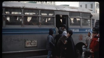 Sekarang Korsel menjadi salah satu negara maju. Pemandangan semacam ini pun sudah menjadi kenangan lama. Foto: Vintages