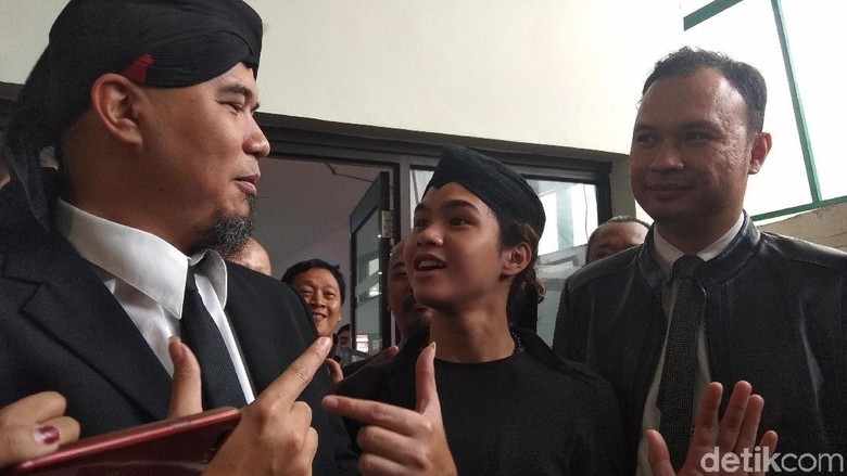 Ahmad Dhani Divonis 1,5 Tahun Penjara Ahmad Dhani Divonis 1,5 Tahun Penjara
