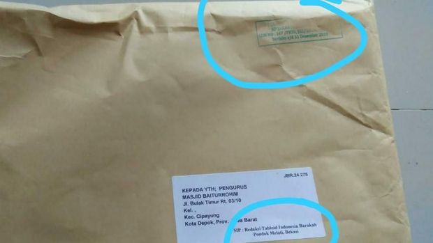 paket tabloid itu dikirim dari kantor pos Jakarta Selatan.