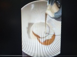 Lagi Ngetren Makan Biskuit Dicampur Susu, Sehat Nggak Ya?