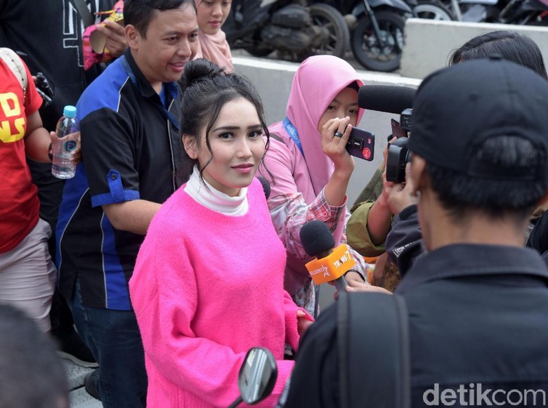 Tulis Caption Berbahasa Turki Ayu Ting Ting Punya Pacar Baru? Tulis Caption Berbahasa Turki Ayu Ting Ting Punya Pacar Baru?