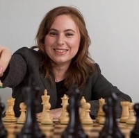 Juddit Polgár: IQ 170. Juddit Polgár dikenal sebagai master catur Hungaria. Polgár yang memiliki IQ 170 dinobatkan sebagai pemain catur wanita terbaik sepanjang masa. Pada 1991 saat berusia 15 tahun, Polgár menjadi pemain catur termuda dan berhasil menjadi Grandmaster Internasional. Foto: Istimewa